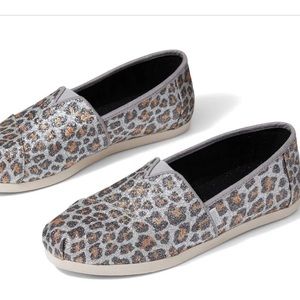NEW TOMS SILVER GLITTER CHEETAH PRINT slip on shoe